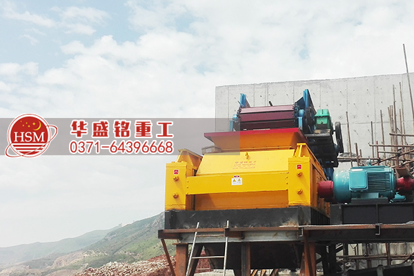 外貿(mào)訂單再創(chuàng)佳績,輥式破碎機出口國外。